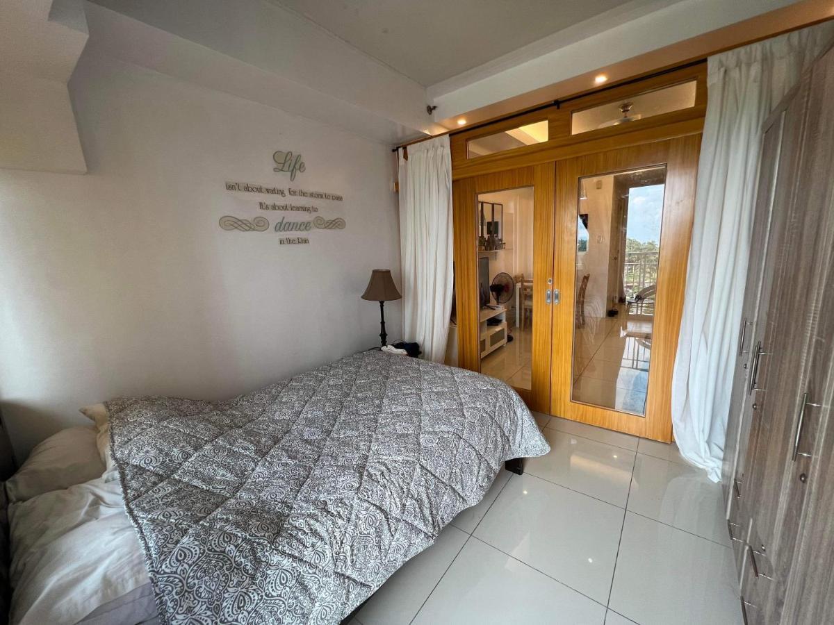 Ron'S Condo Overlooking The Lake Tagaytay City Esterno foto