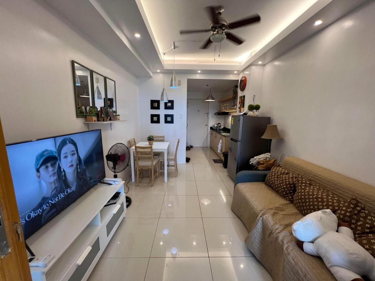 Ron'S Condo Overlooking The Lake Tagaytay City Esterno foto