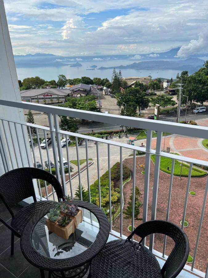 Ron'S Condo Overlooking The Lake Tagaytay City Esterno foto