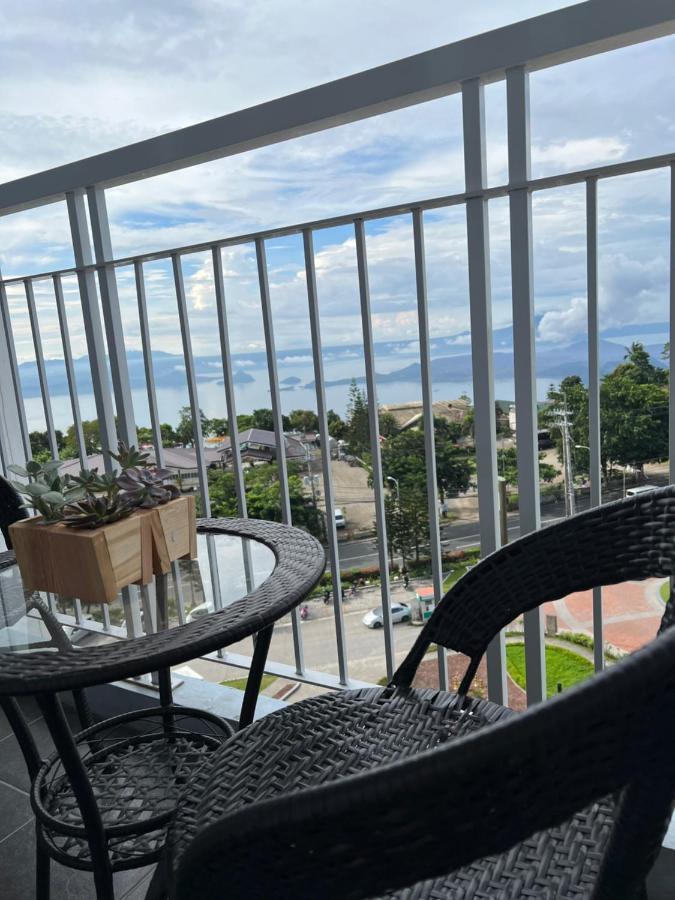 Ron'S Condo Overlooking The Lake Tagaytay City Esterno foto