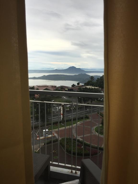 Ron'S Condo Overlooking The Lake Tagaytay City Esterno foto