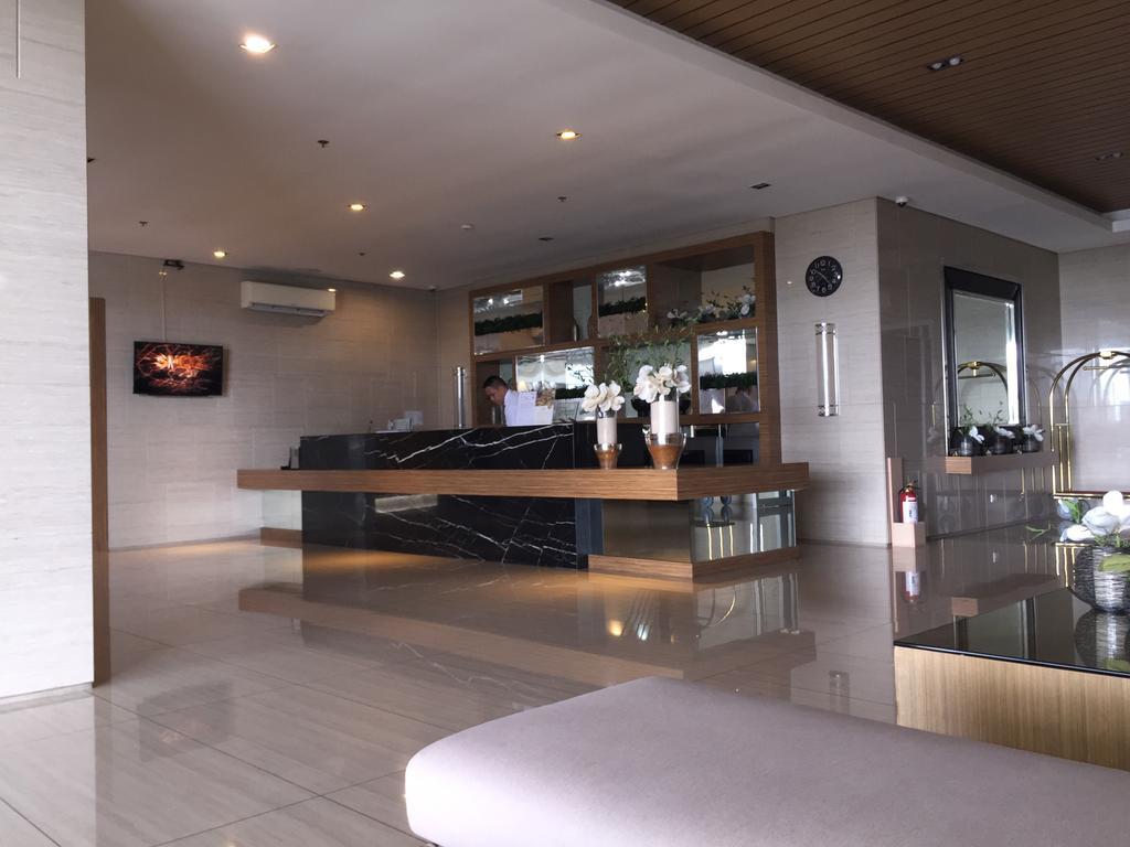 Ron'S Condo Overlooking The Lake Tagaytay City Esterno foto